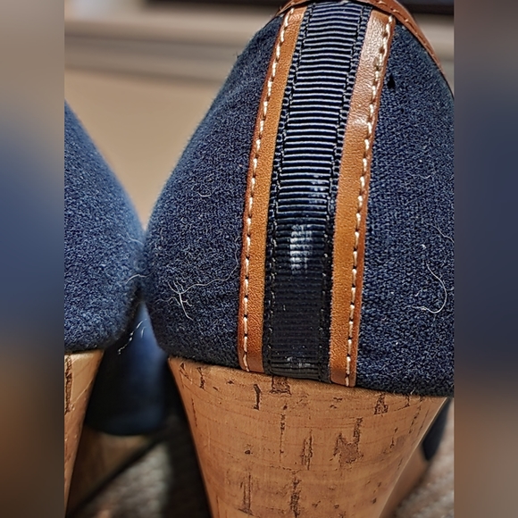 Tommy Hilfiger navy / brown and cork wedge peep toe size 8M preowned - Picture 6 of 8